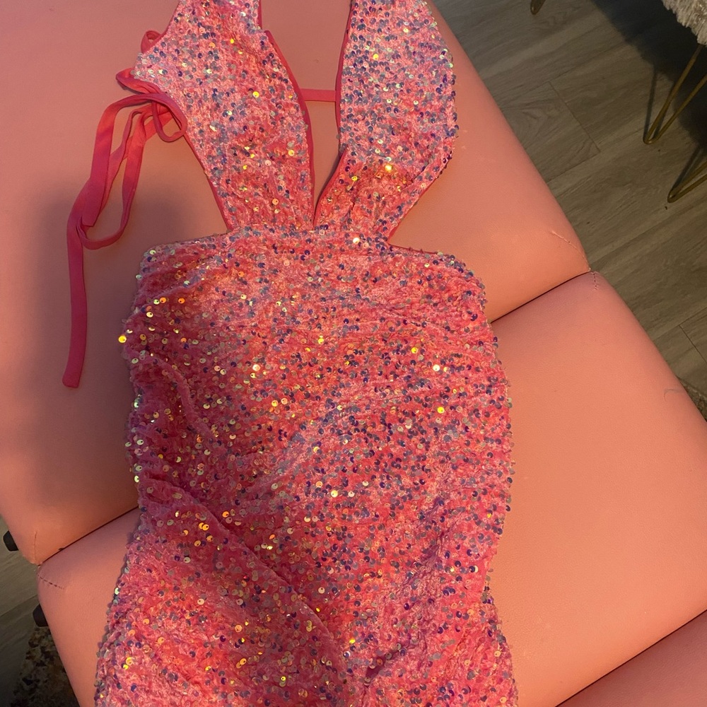 Sequence birthday dress only worn for 3 hrs size small fits perfectly